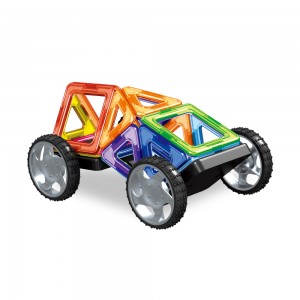 Voiture à construire avec des aimants Magic Tiles